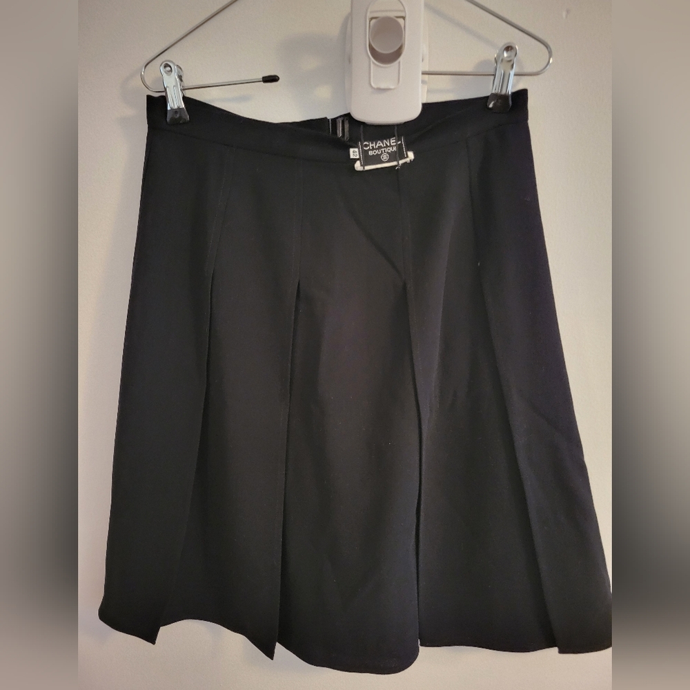 CHANEL Black Asymmetrical Pleated Midi Skirt – Boutique – Size FR 42 (US 10)